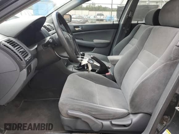 2005 Honda Accord LX with VIN 1HGCM55405A165026, listed as a Copart auction lot 70010165 with 204,293 mi miles and Clean title. Bid and sale history available at DreamBid. Image 7.