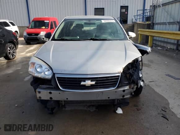 2006 Chevrolet Malibu 1FL z VIN 1G1ZS51866F126378, wystawiony jako Copart lot #56990475 z przebiegiem 227 156 mil mil oraz Nie do naprawy • Non repairable. Historia ofert i sprzedaży dostępna na DreamBid. Obrazek 5.