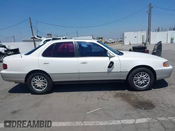 1996 Toyota Camry LE z VIN JT2BF12K9T0172942, wystawiony jako IAAI lot #43023485 z przebiegiem 294 899 mil mil oraz . Historia ofert i sprzedaży dostępna na DreamBid. Obrazek 13.