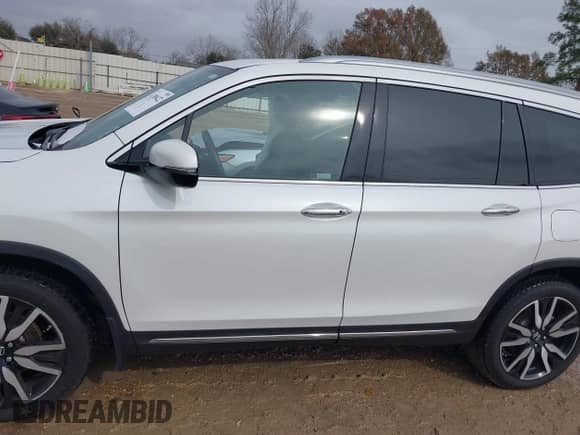 2022 Honda Pilot Touring 8-Passenger with VIN 5FNYF5H99NB001383, listed as a IAAI auction lot 41389422 with 56,055 mi miles and . Bid and sale history available at DreamBid. Image 15.