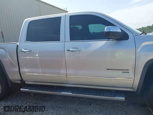2018 GMC Sierra 1500 SLT z VIN 3GTU1NER7JG105439, wystawiony jako IAAI lot #42464862 z przebiegiem 167 209 mil mil oraz . Historia ofert i sprzedaży dostępna na DreamBid. Obrazek 13.
