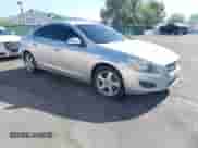 2012 Volvo S60 T5 с VIN YV1622FSXC2051873, выставлен на аукционе IAAI как лот 43013409 с пробегом 94 721 миль миль и . История ставок и продаж доступна на DreamBid. Изображение 6.