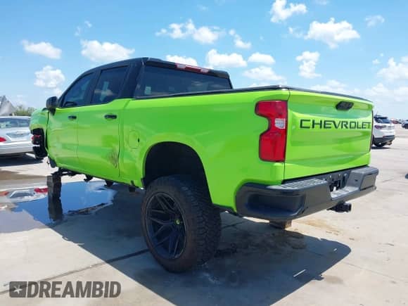 2022 Chevrolet Silverado 1500 RST z VIN 1GCUDEED7NZ585337, wystawiony jako IAAI lot #42092773 z przebiegiem 37 402 mil mil oraz . Historia ofert i sprzedaży dostępna na DreamBid. Obrazek 3.