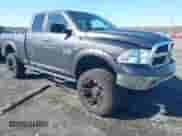 2016 Ram 1500 Outdoorsman z VIN 1C6RR7GTXGS177084, wystawiony jako IAAI lot #41832813 z przebiegiem 107 953 mil mil oraz . Historia ofert i sprzedaży dostępna na DreamBid. Obrazek 1.