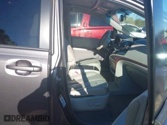 2014 Toyota Sienna XLE с VIN 5TDYK3DC6ES516726, выставлен на аукционе IAAI как лот 43054312 с пробегом 126 485 миль миль и . История ставок и продаж доступна на DreamBid. Изображение 5.