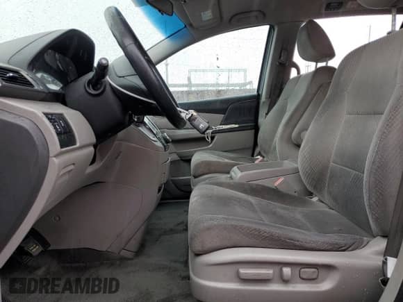 2015 Honda Odyssey EX z VIN 5FNRL5H40FB123262, wystawiony jako Copart lot #86698875 z przebiegiem 159 113 mil mil oraz Czysty tytuł • Clean title. Historia ofert i sprzedaży dostępna na DreamBid. Obrazek 7.