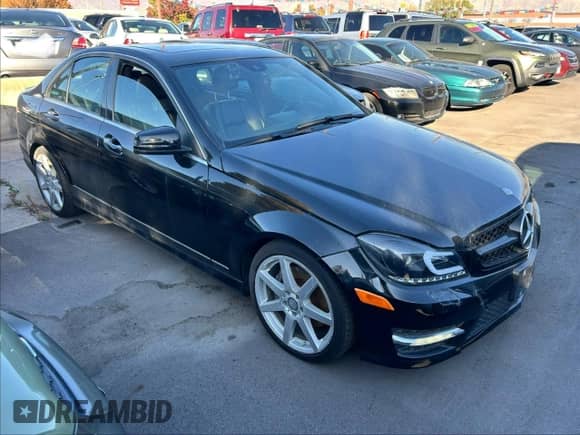 2013 Mercedes-Benz C 300 Sport z VIN WDDGF8AB4DR293629, wystawiony jako Copart lot #85404695 z przebiegiem 96 238 mil mil oraz Czysty tytuł • Clean title. Historia ofert i sprzedaży dostępna na DreamBid. Obrazek 2.