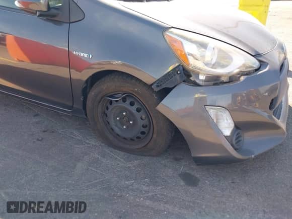 2015 Toyota Prius One z VIN JTDKDTB38F1111002, wystawiony jako IAAI lot #43250745 z przebiegiem 229 161 mil mil oraz . Historia ofert i sprzedaży dostępna na DreamBid. Obrazek 17.