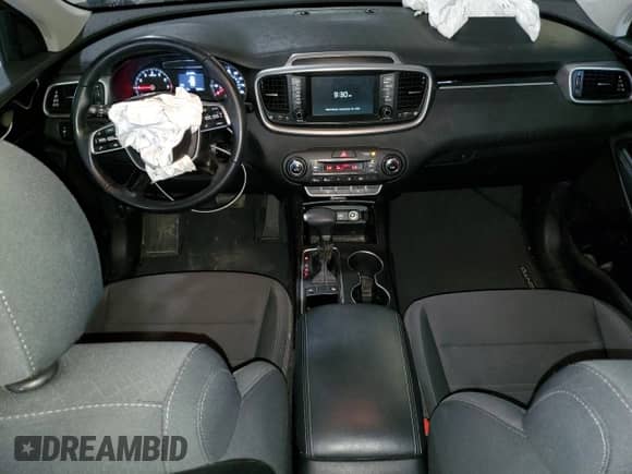 2020 Kia Sorento LX с VIN 5XYPG4A31LG698112, выставлен на аукционе Copart как лот 81651955 с пробегом 98 054 миль миль и Списание • Salvage title. История ставок и продаж доступна на DreamBid. Изображение 8.