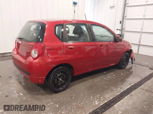 2009 Chevrolet Aveo 1LT z VIN KL1TD66E89B615900, wystawiony jako IAAI lot #42061164 z przebiegiem 117 724 mil mil oraz . Historia ofert i sprzedaży dostępna na DreamBid. Obrazek 4.