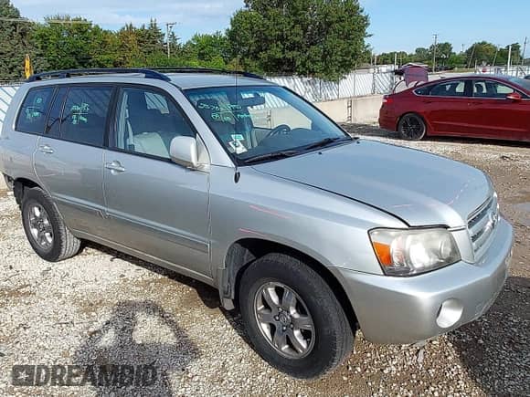2005 Toyota Highlander z VIN JTEGP21A850079742, wystawiony jako IAAI lot #43268055 z przebiegiem 130 128 mil mil oraz . Historia ofert i sprzedaży dostępna na DreamBid. Obrazek 1.