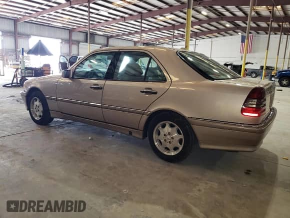 2000 Mercedes-Benz C 230/260/280/320 z VIN WDBHA29G9YA806709, wystawiony jako Copart lot #64520855 z przebiegiem 78 480 mil mil oraz Czysty tytuł • Clean title. Historia ofert i sprzedaży dostępna na DreamBid. Obrazek 2.