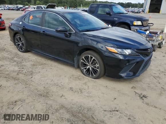 2020 Toyota Camry SE z VIN 4T1G11AK3LU950380, wystawiony jako Copart lot #80906115 z przebiegiem 57 080 mil mil oraz Szkoda całkowita • Salvage title. Historia ofert i sprzedaży dostępna na DreamBid. Obrazek 4.