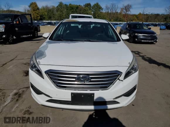 2015 Hyundai Sonata SE z VIN 5NPE24AF1FH213514, wystawiony jako Copart lot #82555545 z przebiegiem 84 225 mil mil oraz Czysty tytuł • Clean title. Historia ofert i sprzedaży dostępna na DreamBid. Obrazek 5.
