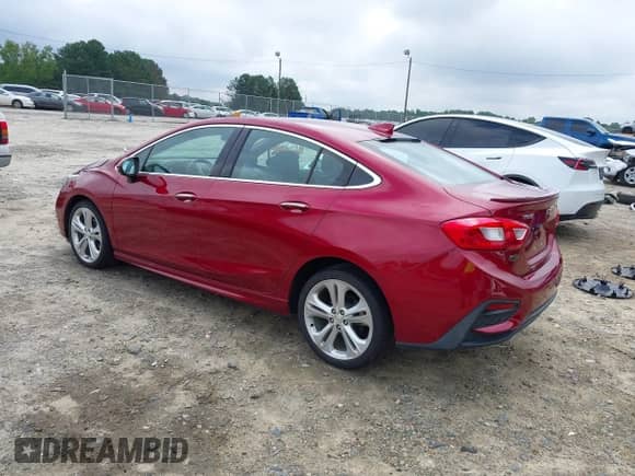 2017 Chevrolet Cruze Premier z VIN 1G1BF5SM8H7226352, wystawiony jako IAAI lot #42875280 z przebiegiem 62 830 mil mil oraz . Historia ofert i sprzedaży dostępna na DreamBid. Obrazek 3.