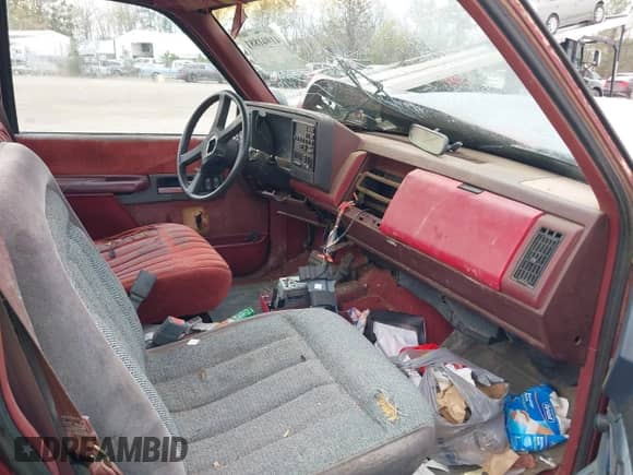1990 GMC Sierra 1500 с VIN 1GTDK14K9LZ556790, выставлен на аукционе IAAI как лот 41941881 с пробегом 185 448 миль миль и . История ставок и продаж доступна на DreamBid. Изображение 5.