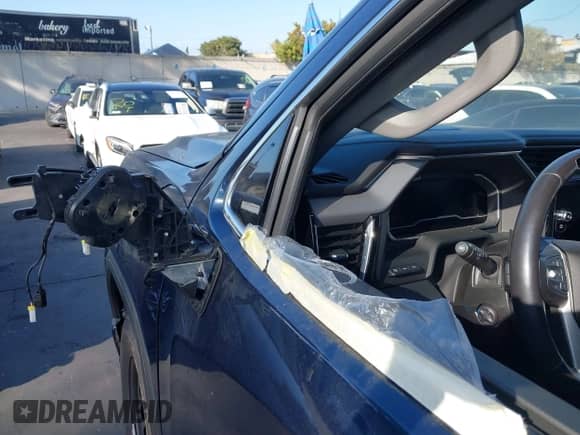 2023 GMC Sierra 1500 Denali z VIN 1GTUUGELXPZ168669, wystawiony jako IAAI lot #43378099 z przebiegiem 67 294 mil mil oraz . Historia ofert i sprzedaży dostępna na DreamBid. Obrazek 20.