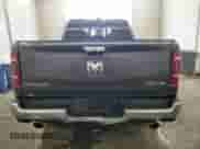 2019 Ram 1500 Laramie z VIN 1C6SRFDT8KN834682, wystawiony jako Copart lot #60103785 z przebiegiem 98 142 mil mil oraz Szkoda całkowita • Salvage title. Historia ofert i sprzedaży dostępna na DreamBid. Obrazek 6.