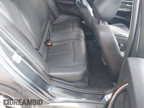 2015 BMW 3 Series 328i xDrive с VIN WBA3B5G56FNS14005, выставлен на аукционе IAAI как лот 43557267 с пробегом 154 547 миль миль и . История ставок и продаж доступна на DreamBid. Изображение 8.