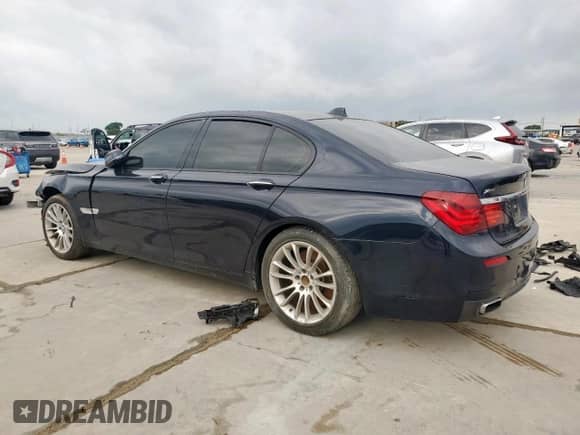 2015 BMW 7 Series 750i xDrive с VIN WBAYB6C55FD966172, выставлен на аукционе Copart как лот 55086405 с пробегом Не указан миль и Списание • Salvage title. История ставок и продаж доступна на DreamBid. Изображение 2.