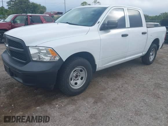 2013 Ram 1500 Express z VIN 1C6RR7KT7DS679361, wystawiony jako IAAI lot #43408111 z przebiegiem 201 697 mil mil oraz . Historia ofert i sprzedaży dostępna na DreamBid. Obrazek 2.