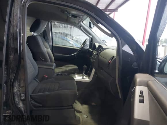 2011 Nissan Pathfinder LE z VIN 5N1AR1NB8BC633188, wystawiony jako IAAI lot #41608356 z przebiegiem 128 377 mil mil oraz . Historia ofert i sprzedaży dostępna na DreamBid. Obrazek 5.