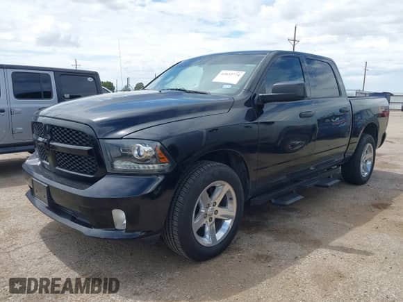 2014 Ram 1500 Express z VIN 1C6RR7KT2ES463239, wystawiony jako IAAI lot #42632774 z przebiegiem 116 419 mil mil oraz . Historia ofert i sprzedaży dostępna na DreamBid. Obrazek 17.