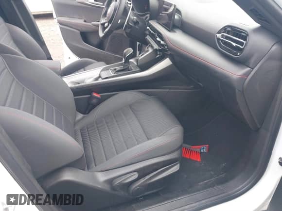 2024 Dodge Hornet R/T z VIN ZACPDFCW7R3A34487, wystawiony jako IAAI lot #41742134 z przebiegiem 21 791 mil mil oraz . Historia ofert i sprzedaży dostępna na DreamBid. Obrazek 5.