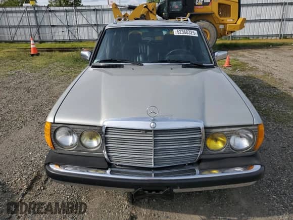 1985 Mercedes-Benz 300 с VIN WDBAB93C5FF030673, выставлен на аукционе Copart как лот 52360325 с пробегом 171 214 миль миль и Чистый • Clean title. История ставок и продаж доступна на DreamBid. Изображение 5.