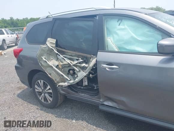 2017 Nissan Pathfinder SV с VIN 5N1DR2MN7HC680378, выставлен на аукционе IAAI как лот 42412783 с пробегом 114 829 миль миль и . История ставок и продаж доступна на DreamBid. Изображение 6.