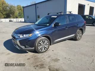2020 Mitsubishi Outlander ES z VIN JA4AZ3A37LZ006957, wystawiony jako Copart lot #82274285 z przebiegiem 96 553 mil mil oraz Szkoda całkowita • Salvage title. Historia ofert i sprzedaży dostępna na DreamBid. Obrazek 1.