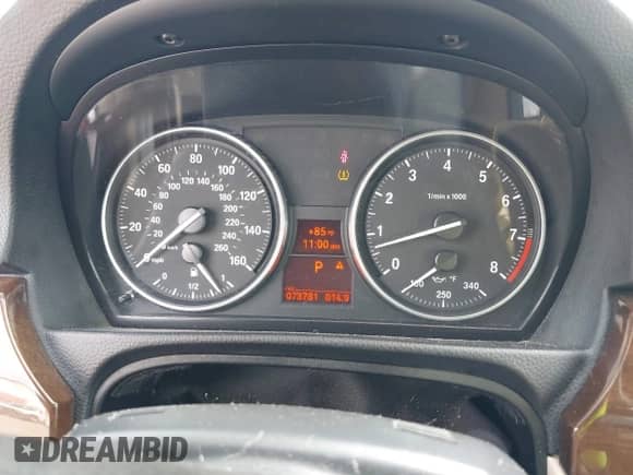 2013 BMW 3 Series 328i z VIN WBADW3C57DJ526633, wystawiony jako IAAI lot #43279188 z przebiegiem 73 781 mil mil oraz . Historia ofert i sprzedaży dostępna na DreamBid. Obrazek 7.