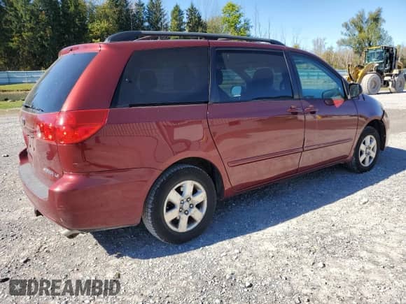 2010 Toyota Sienna LE z VIN 5TDKK4CC2AS309919, wystawiony jako Copart lot #82524135 z przebiegiem 196 955 mil mil oraz Szkoda całkowita • Salvage title. Historia ofert i sprzedaży dostępna na DreamBid. Obrazek 3.