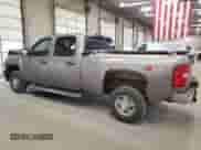 2007 Chevrolet Silverado 2500HD 1LT with VIN 1GCHK23K37F558650, listed as a Copart auction lot 55301575 with 304,437 mi miles and Salvage title. Bid and sale history available at DreamBid. Image 2.