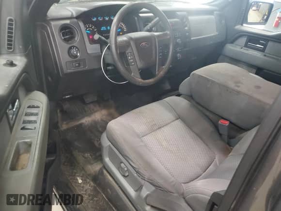 2013 Ford F-150 XL z VIN 1FTFX1CT0DFA64351, wystawiony jako Copart lot #90701985 z przebiegiem 274 953 mil mil oraz Czysty tytuł • Clean title. Historia ofert i sprzedaży dostępna na DreamBid. Obrazek 8.