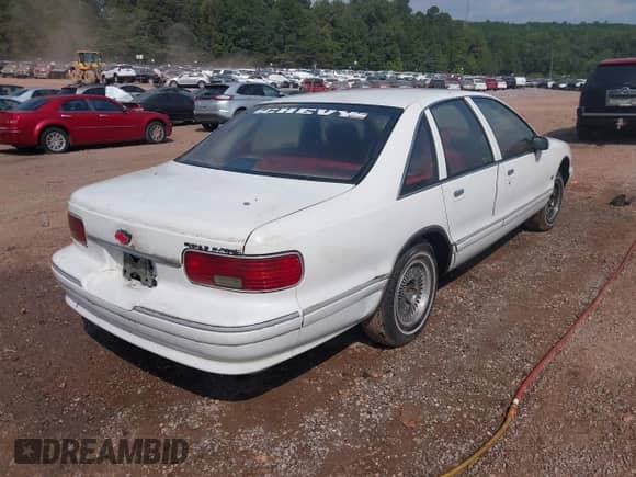 1994 Chevrolet Caprice z VIN 1G1BN52W4RR110415, wystawiony jako IAAI lot #42984747 z przebiegiem Nie podano mil oraz . Historia ofert i sprzedaży dostępna na DreamBid. Obrazek 4.