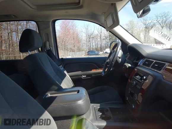 2008 Chevrolet Tahoe 3LT with VIN 1GNFK13058R156197, listed as a IAAI auction lot 41803399 with 203,526 mi miles and . Bid and sale history available at DreamBid. Image 5.