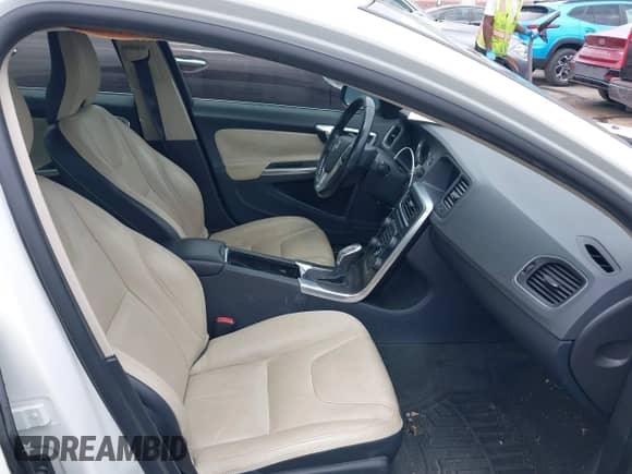 2013 Volvo S60 T6 R-Design Platinum с VIN YV1902FH5D2174408, выставлен на аукционе IAAI как лот 42684724 с пробегом 94 451 миль миль и . История ставок и продаж доступна на DreamBid. Изображение 5.