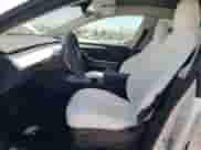 2022 Tesla Model Y Long Range с VIN 7SAYGDEE9NF554255, выставлен на аукционе Copart как лот 60143804 с пробегом 19 007 миль миль и Списание • Salvage title. История ставок и продаж доступна на DreamBid. Изображение 7.