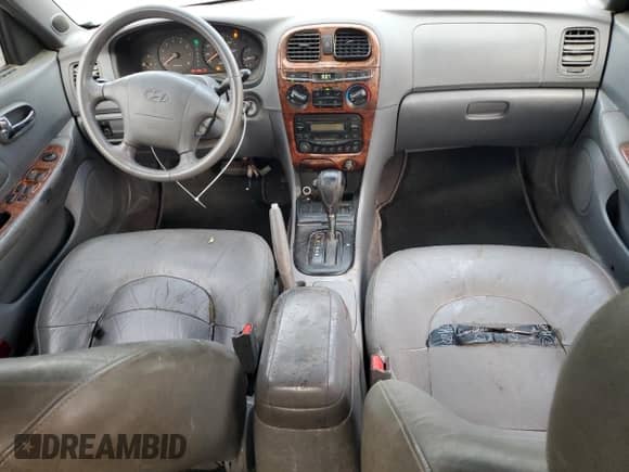 2001 Hyundai Sonata GLS z VIN KMHWF35VX1A372516, wystawiony jako Copart lot #76357494 z przebiegiem 170 642 mil mil oraz Szkoda całkowita • Salvage title. Historia ofert i sprzedaży dostępna na DreamBid. Obrazek 8.