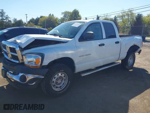 2006 Dodge 1500 SLT с VIN 1D7HU18N46S713631, выставлен на аукционе IAAI как лот 43136242 с пробегом 128 036 миль миль и . История ставок и продаж доступна на DreamBid. Изображение 17.