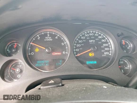 2010 Chevrolet Tahoe LS z VIN 1GNUCAE08AR291813, wystawiony jako Copart lot #81527735 z przebiegiem 252 273 mil mil oraz Czysty tytuł • Clean title. Historia ofert i sprzedaży dostępna na DreamBid. Obrazek 9.