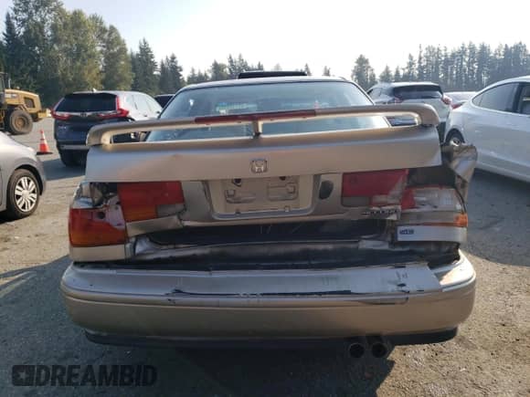 1993 Honda Accord с VIN JHMCB7682PC042609, выставлен на аукционе Copart как лот 82112895 с пробегом 283 085 миль миль и Списание • Salvage title. История ставок и продаж доступна на DreamBid. Изображение 6.