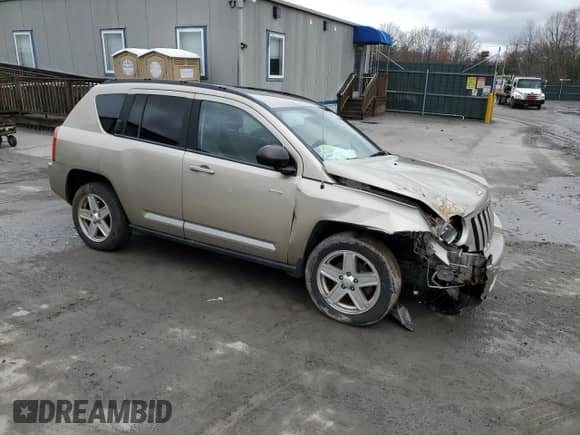 2010 Jeep Compass Latitude с VIN 1J4NF1FB5AD623461, выставлен на аукционе Copart как лот 49132315 с пробегом 113 496 миль миль и Списание • Salvage title. История ставок и продаж доступна на DreamBid. Изображение 4.