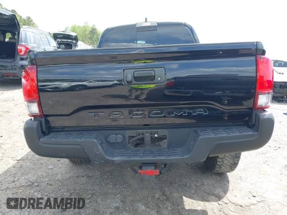 2021 Toyota Tacoma SR5 z VIN 5TFDZ5BN2MX064938, wystawiony jako IAAI lot #42013109 z przebiegiem 40 620 mil mil oraz . Historia ofert i sprzedaży dostępna na DreamBid. Obrazek 16.