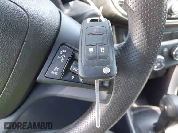 2018 Chevrolet Trax LS z VIN 3GNCJKSB3JL160860, wystawiony jako IAAI lot #43195256 z przebiegiem 128 748 mil mil oraz . Historia ofert i sprzedaży dostępna na DreamBid. Obrazek 11.