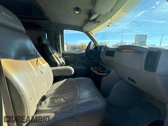 2002 Chevrolet Chevy Van с VIN 1GBFG15M421166126, выставлен на аукционе Copart как лот 82826034 с пробегом 213 771 миль миль и Чистый • Clean title. История ставок и продаж доступна на DreamBid. Изображение 5.