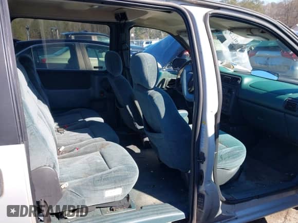 1997 Chevrolet Venture с VIN 1GNDX03E9VD247867, выставлен на аукционе IAAI как лот 41585800 с пробегом 251 025 миль миль и . История ставок и продаж доступна на DreamBid. Изображение 5.