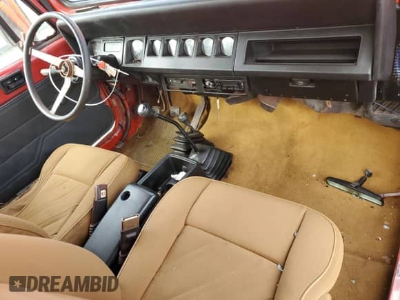 1992 Jeep Wrangler с VIN 2J4FY29S4NJ535843, выставлен на аукционе Copart как лот 50952765 с пробегом 249 428 миль миль и Списание • Salvage title. История ставок и продаж доступна на DreamBid. Изображение 8.