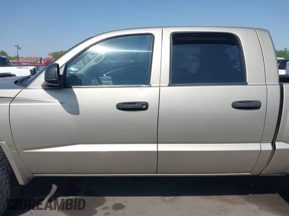 2005 Dodge Dakota with VIN 1D3HW58N85S205244, listed as a IAAI auction lot 42955372 with 200,581 mi miles and . Bid and sale history available at DreamBid. Image 14.